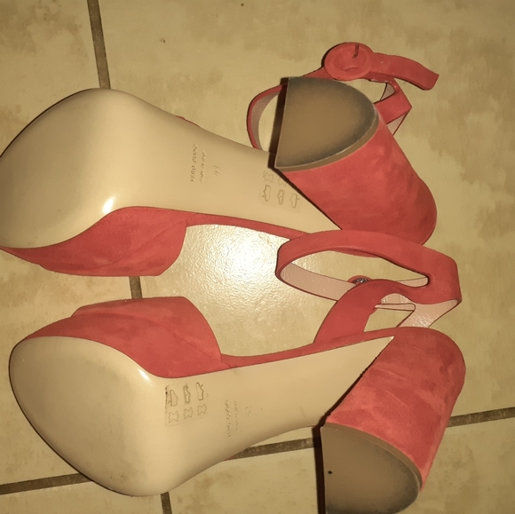 Red Velvet Barney New York Pumps - Picture 4 of 15